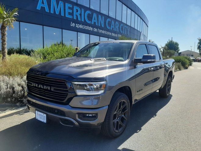 Dodge Ram 1500 CREW SPORT NIGHT EDITION Gris de 2022