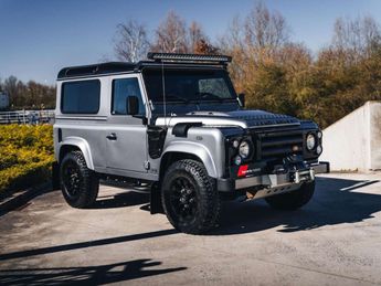  Voir détails -Land rover Defender 90 2.4L TD4 Brunel Lichte Vracht à Harelbeke (85)
