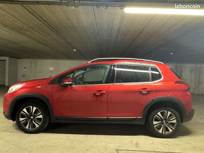 Peugeot 2008 GENERATION-I 1.2 PURETECH 110 ACTIVE SUI Rouge de 2017
