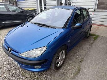  Voir détails -Peugeot 206 1.6 16v XT BAa 5p à Saint-Priest (69)