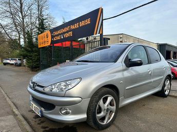  Voir détails -Peugeot 206 (2) 1.6 16S STYLE BVA 5P à Aulnay-sous-Bois (93)