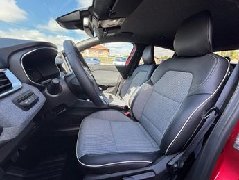  Voir détails -Renault Clio 1.0 Tce - 90 2024 V BERLINE Techno PHASE à Riorges (42)