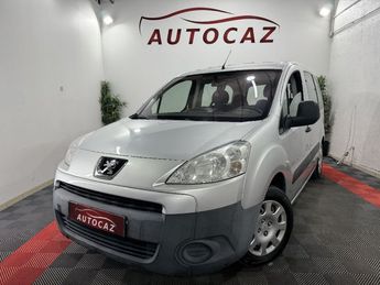  Voir détails -Peugeot Partner TEPEE 1.6e 90ch Confort *PREMIERE MAIN à Thiers (63)