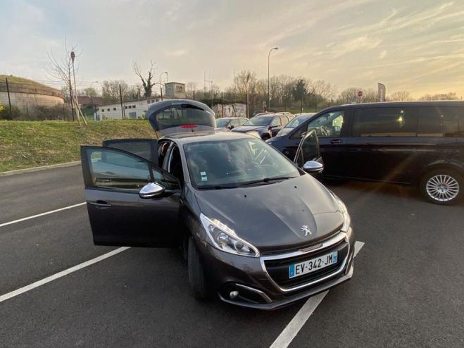 Peugeot 208 1.6 BLUEHDI 100CH STYLE 5P Gris F de 2018