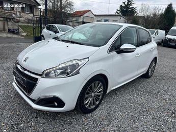  Voir détails -Peugeot 208 PureTech 82ch S&S BVM5 Allure 1 ERE MAIN à Villeneuve-Saint-Georges (94)