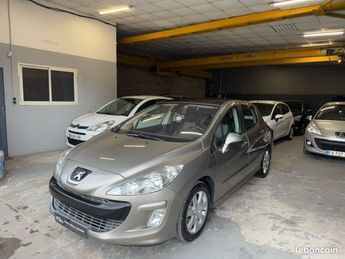  Voir détails -Peugeot 308 1.6 HDi 110 CV Premium Pack Premire mai à Gagny (93)