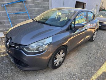 Voir détails -Renault Clio iv dci 90 CV à Grans (13)