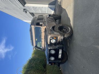  Voir détails -Land rover Defender Station Wagon 2.5 Td5 4x4 2495cm3 122cv  à Trappes (78)