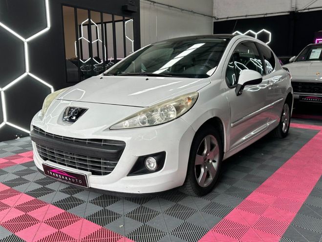 Peugeot 207 1.6 HDi 90 ch Fline Bluetooth ~ Radar A Blanc de 2010