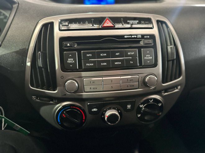 Hyundai  i20 PHASE 2 1.2 PACK Evidence GRIS C de 2014