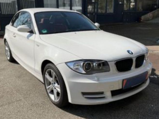 BMW Serie 1 COUPE (E82) 120DA 177CH LUXE Blanc de 2008