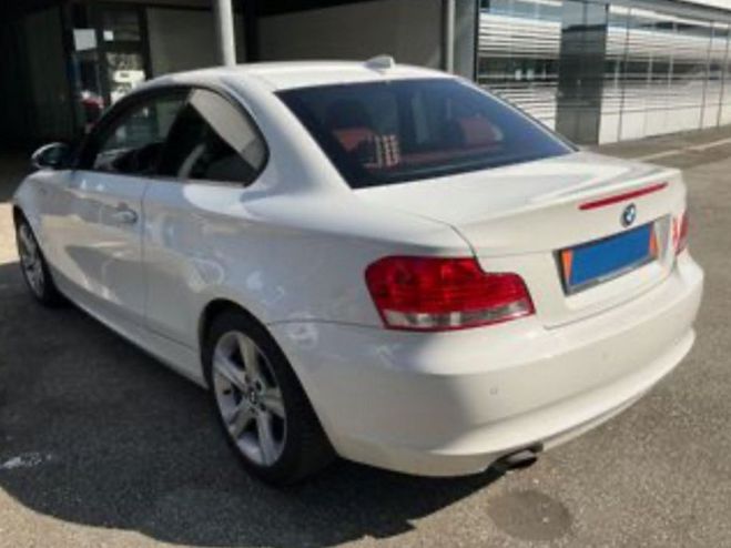 BMW Serie 1 COUPE (E82) 120DA 177CH LUXE Blanc de 2008