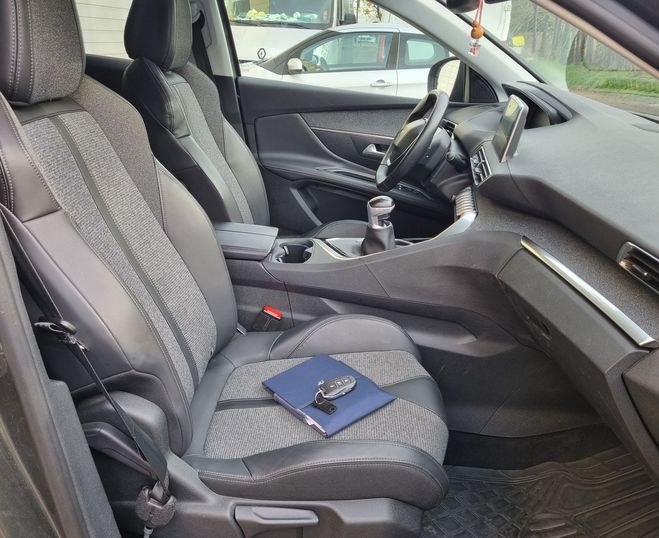 Peugeot 3008 1.6 hdi 120ch  Kaki de 2017