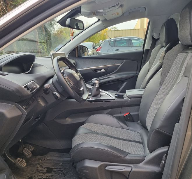 Peugeot 3008 1.6 hdi 120ch  Kaki de 2017