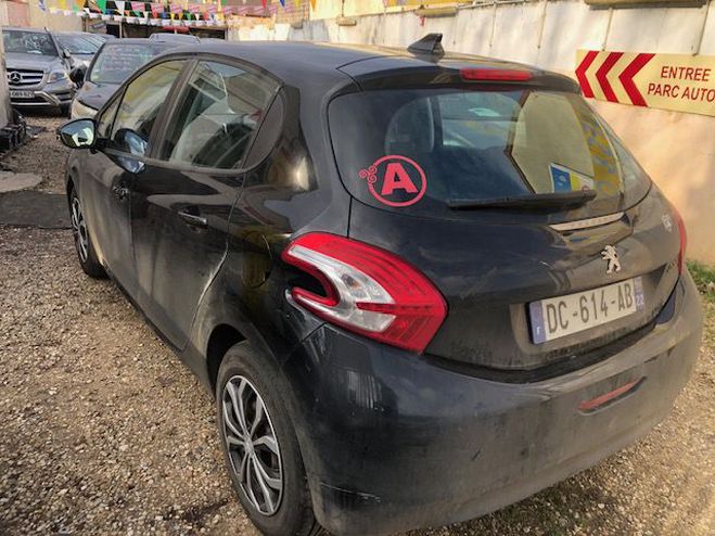 Peugeot 208 1.4HDI ACTIVE PACK CD CLIM GPS ....4200E NOIR de 2014