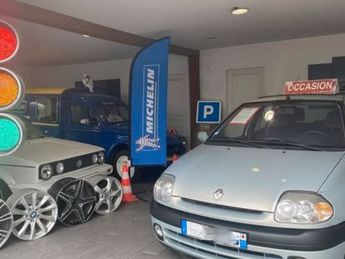  Voir détails -Renault Clio ii 1.4 16v 98 rxe bva 5 portes à Nanteuil-ls-Meaux (77)
