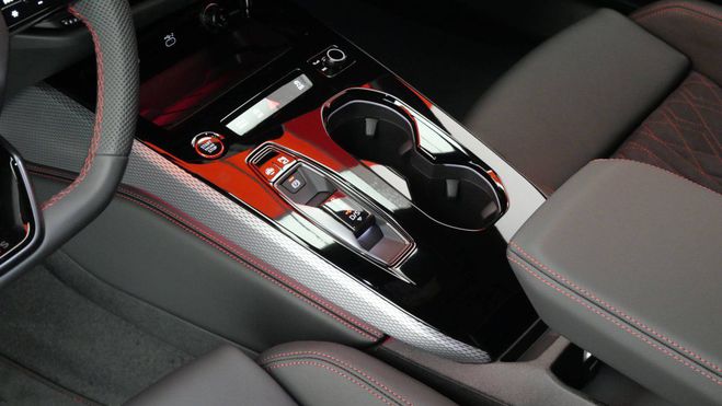 Audi A5 AVANT TFSI 204 ch S tronic 7 S line Noir de 2024