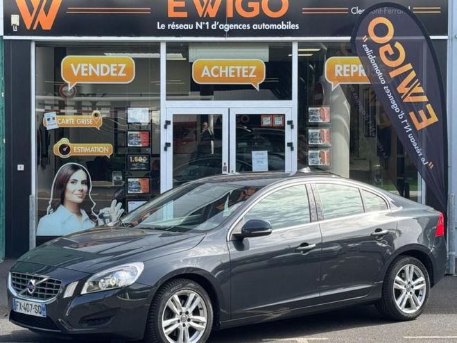 Volvo S60 2.0 D3 136CH R-DESIGN SIEGES CHAUFFANTS  Gris de 2013