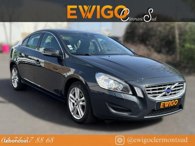 Volvo S60 2.0 D3 136CH R-DESIGN SIEGES CHAUFFANTS  Gris de 2013