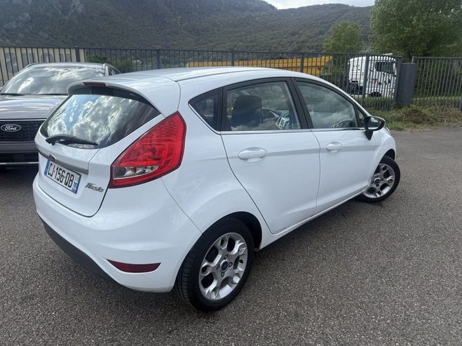 Ford Fiesta 1.25 82CH TITANIUM 5P Blanc de 2012