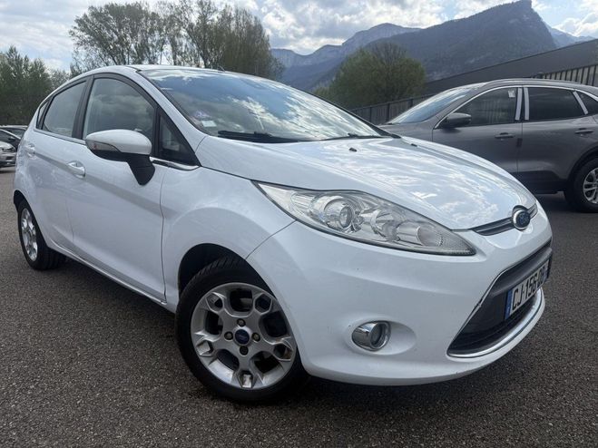 Ford Fiesta 1.25 82CH TITANIUM 5P Blanc de 2012