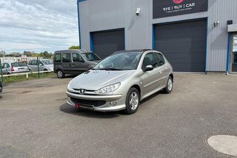  Voir détails -Peugeot 206 1.4i XS BLUETOOTH, CLIM ET TOIT PANO GTI à Crottet (01)