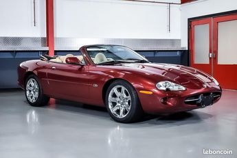  Voir détails -Jaguar XK8 4.0L V8 CONVERTIBLE CGG CARNIVAL RED MIC à Besanon (25)