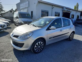  Voir détails -Renault Clio 3 Dynamique Confort 118100KMS ETAT IRREP à Michery (89)