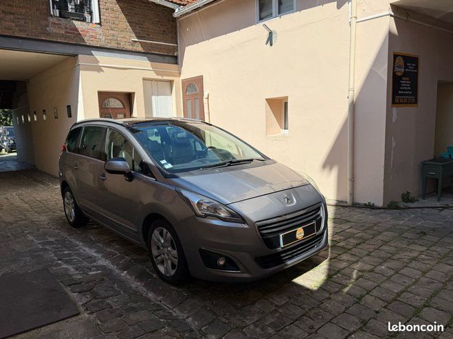 Peugeot 5008 2LHDI 150cv 7place Gris de 2014