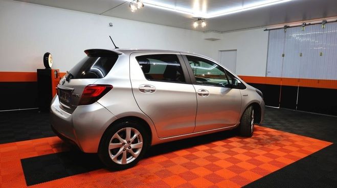 Toyota Yaris HSD 100H STYLE 5P Gris C de 2014