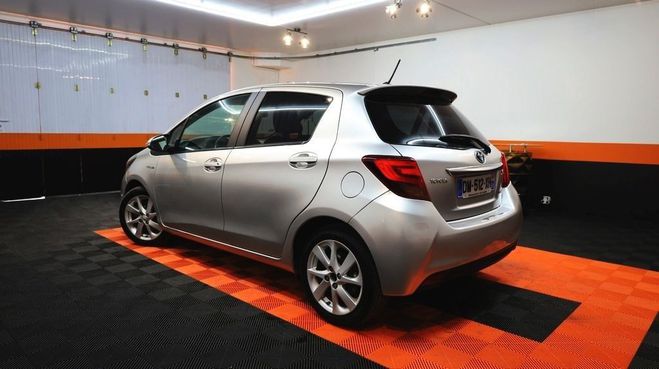 Toyota Yaris HSD 100H STYLE 5P Gris C de 2014