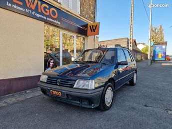  Voir détails -Peugeot 205 SACRE NUMERO 1.6 90Ch BVA FAIBLE KILOMET à Palaiseau (91)