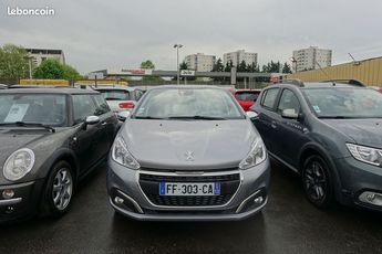  Voir détails -Peugeot 208 1.2 PURETECH 82CH E6.2 EVAP TECH EDITION à Villefranche-sur-Sane (69)