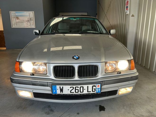 BMW Serie 3 328i E36 limousine Automatique 193CV Grise de 1996