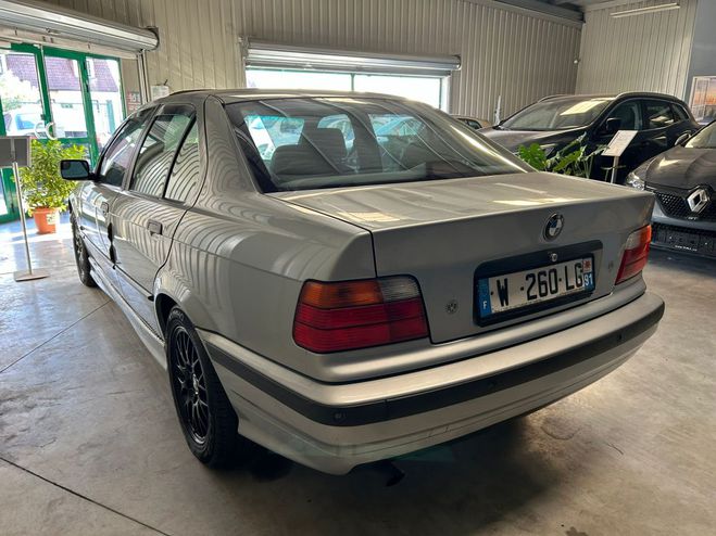 BMW Serie 3 328i E36 limousine Automatique 193CV Grise de 1996