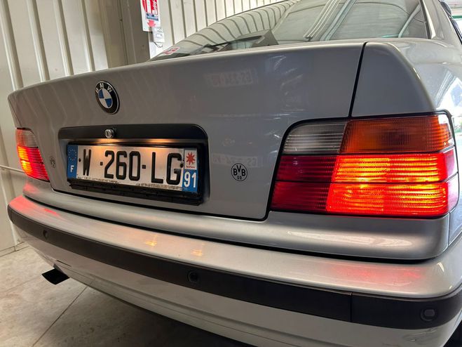 BMW Serie 3 328i E36 limousine Automatique 193CV Grise de 1996