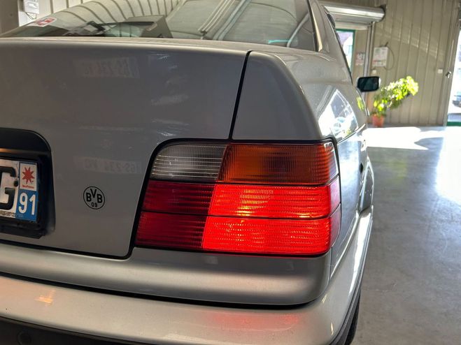 BMW Serie 3 328i E36 limousine Automatique 193CV Grise de 1996