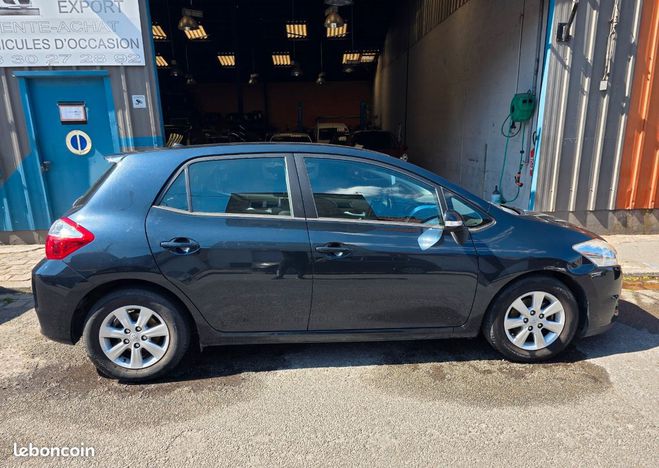 Toyota Auris 1.4 d4d 90ch 1ere main Gris de 2012