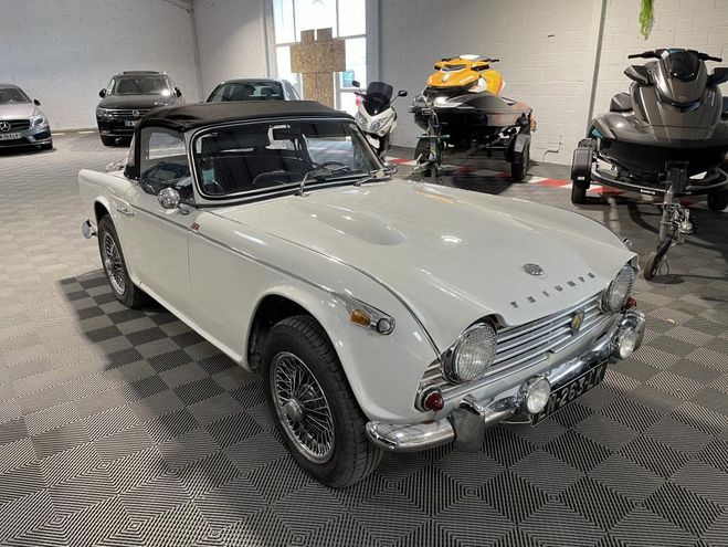 Triumph TR4 IRS CABRIOLET 114ch -CG 3 PLACES COLLECT Blanc Mtallis de 1966