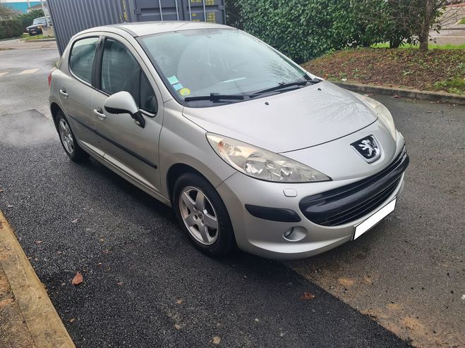 Peugeot 207 1.4  75 CHEVAUX 3500E Gris de 2007