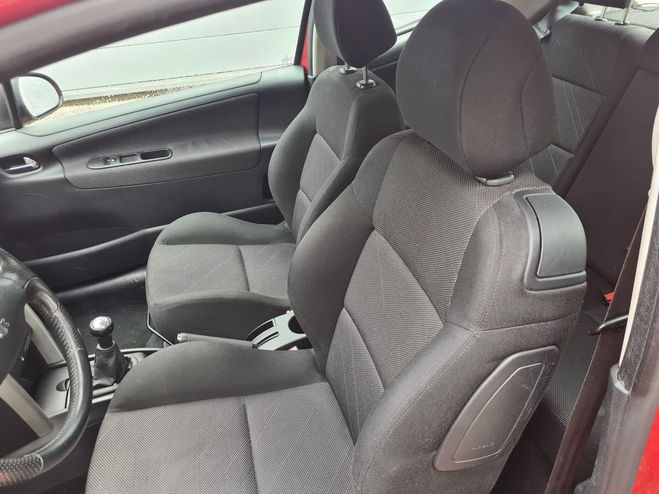 Peugeot 207 1.6 hdi  110 FAIBLE KM Rouge de 2006
