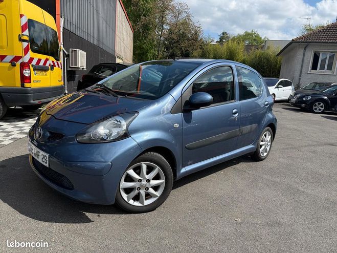 Toyota Aygo 1.0 VVT-I 68CH LES BLEUS II 5P Bleu de 2008