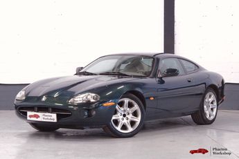  Voir détails -Jaguar XK8 COUPE 4.0i - 32V V8 à Trappes (78)