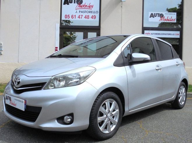 Toyota Yaris 1.3 VVT-I 100 CH EDITION 5 PORTES GRIS CLAIR de 2013