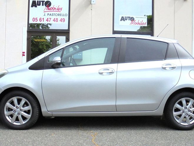 Toyota Yaris 1.3 VVT-I 100 CH EDITION 5 PORTES GRIS CLAIR de 2013