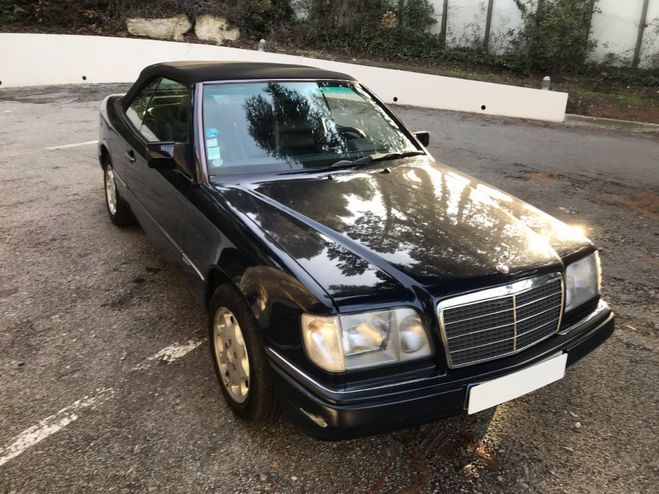 Mercedes 220 2.2i - 16V serie limit�e Sportline BLEU MARINE de 1994
