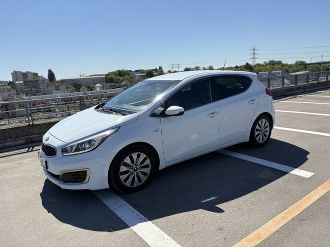Kia Ceed d 1.6 CRDI 136CH ISG ACTIVE BUSINESS Blanc de 2016