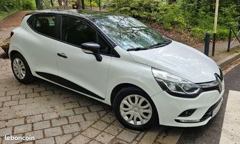  Voir détails -Renault Clio 1.5 dci business 5places à Romainville (93)