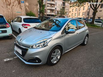  Voir détails -Peugeot 208 1.6 BlueHDi 100ch Style 5p à Grenoble (38)
