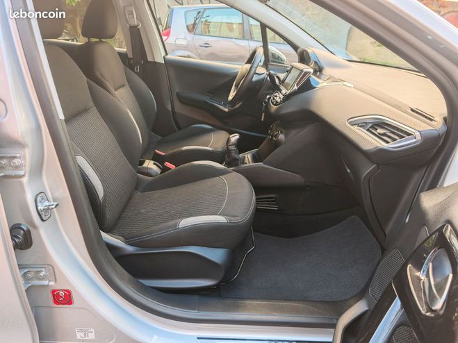 Peugeot 208 1.6 BlueHDi 100ch Style 5p Autre de 2016